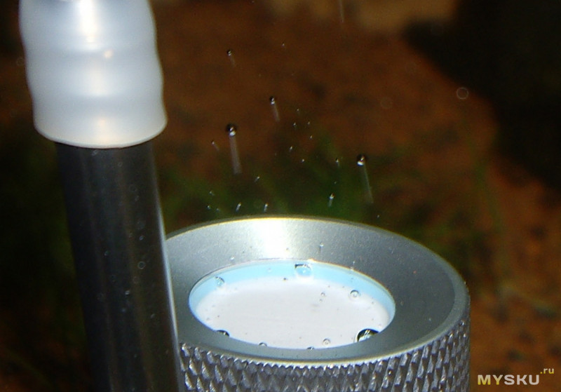 Пузырьки СО2 возле металлического корпуса диффузора
